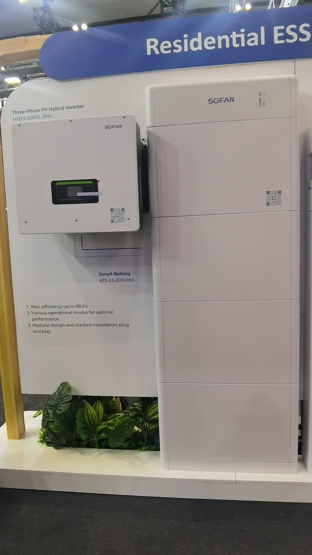 SOFAR three-phase hybrid inverter and stackable smart battery for residential solar energy storage
